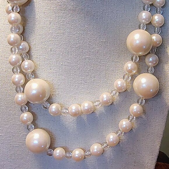 Vintage 80s Trifari Necklace Faux Pearls Gold Tone Cone and Clear Bead Spacers - Picture 6 of 7